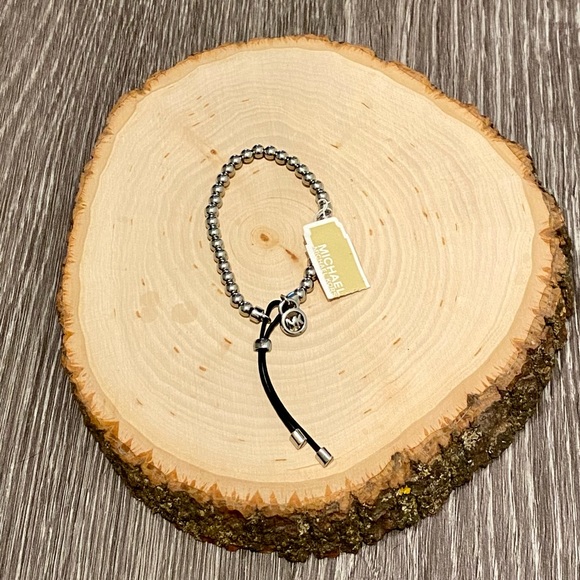 🪴HP🪴 Michael Kors Silver Beaded Stretch Bracelet with MK Logo Padlock NWT - Picture 7 of 7